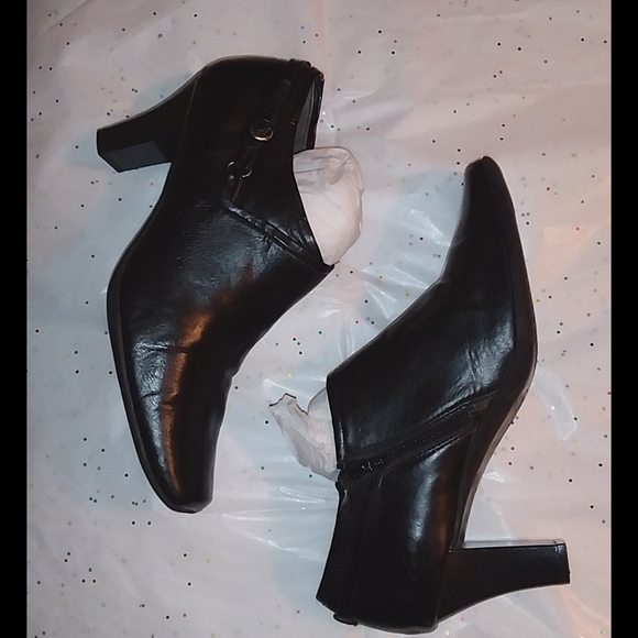 ✅2/$15✅ Woman’s Black dress shoes with heels! size 11M - Picture 1 of 8